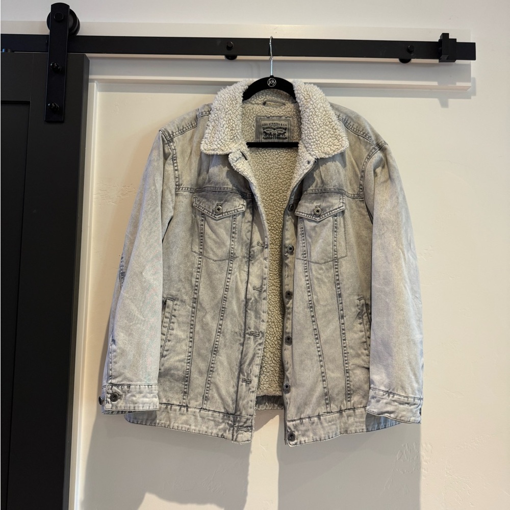 Levi's Sherpa-Lined Jacket ✨